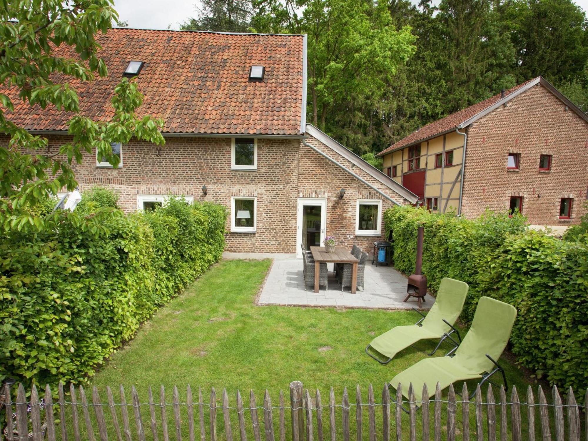 Stunning Holiday Home Near Forest In Slenaken Luaran gambar
