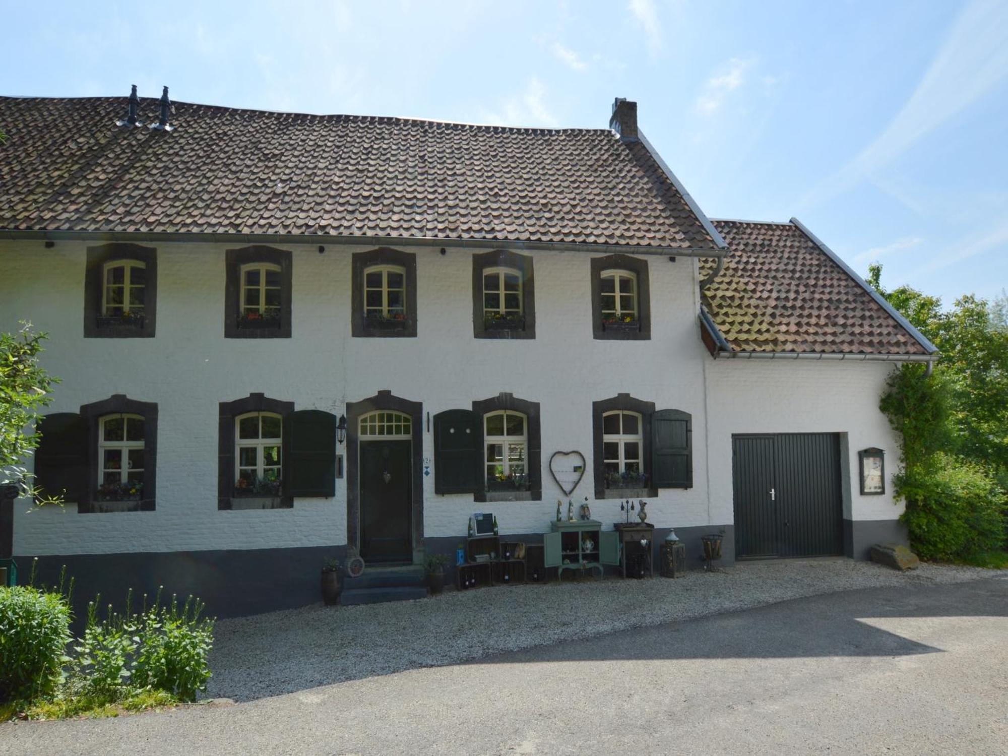 Stunning Holiday Home Near Forest In Slenaken Luaran gambar